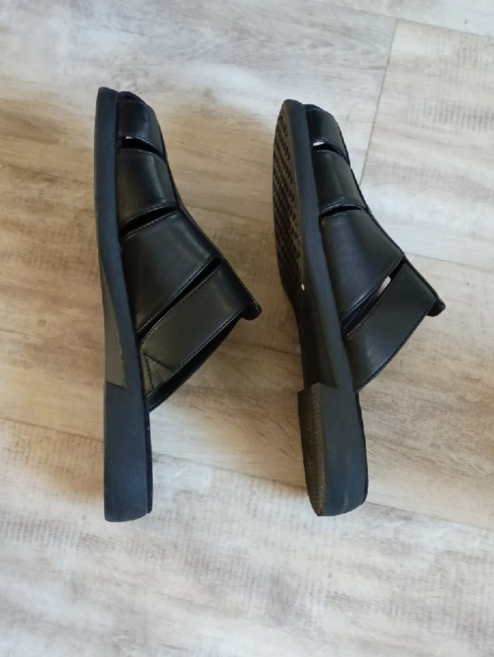 Aerosoles Women's Black Leather Slip-On Sandals - Picture 2 of 2